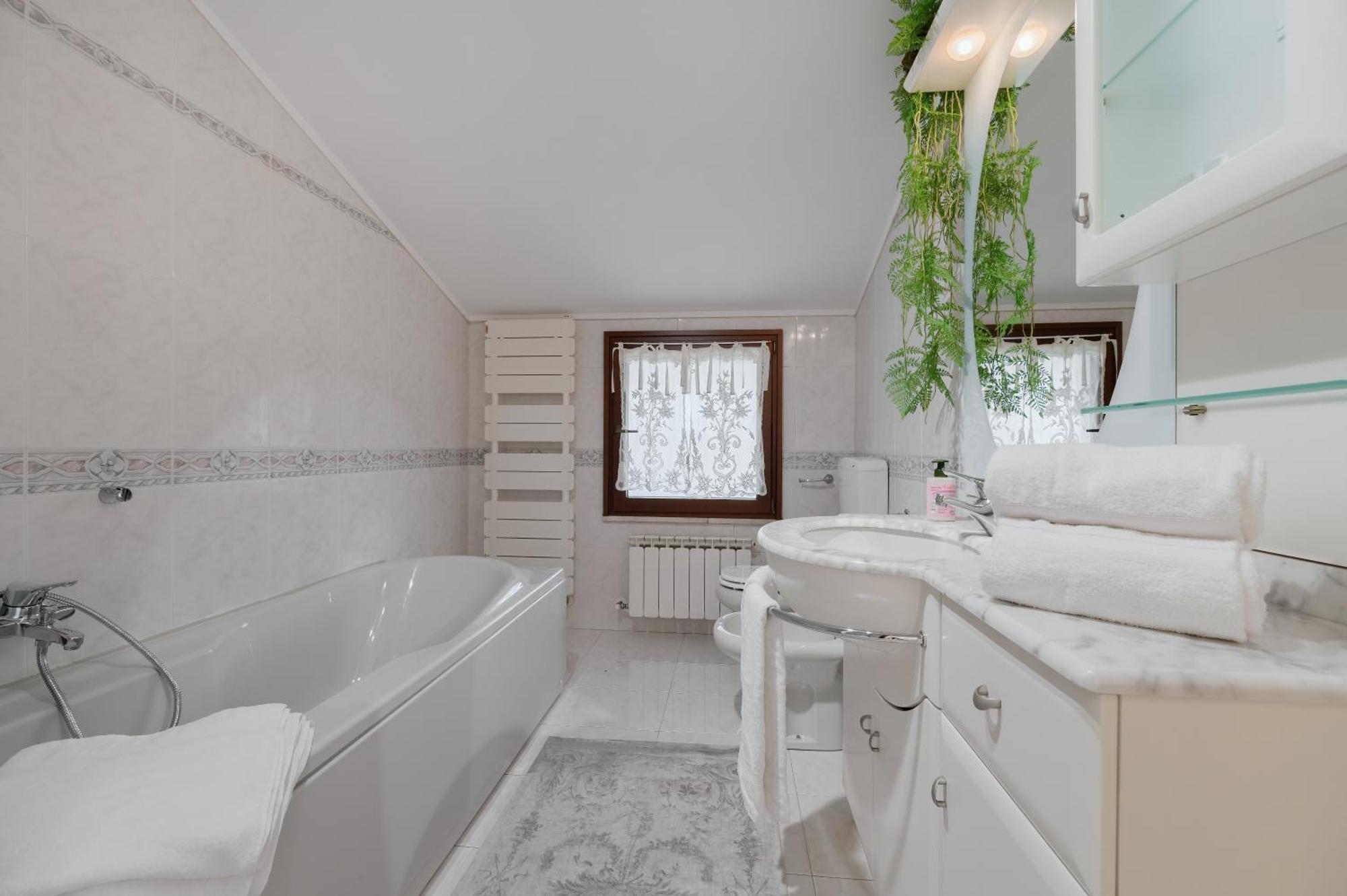 Casa Di Iaio - 90 M2 Apt With Free Wi-Fi, Netflix, Home Cinema & Parking Gorizia Dış mekan fotoğraf